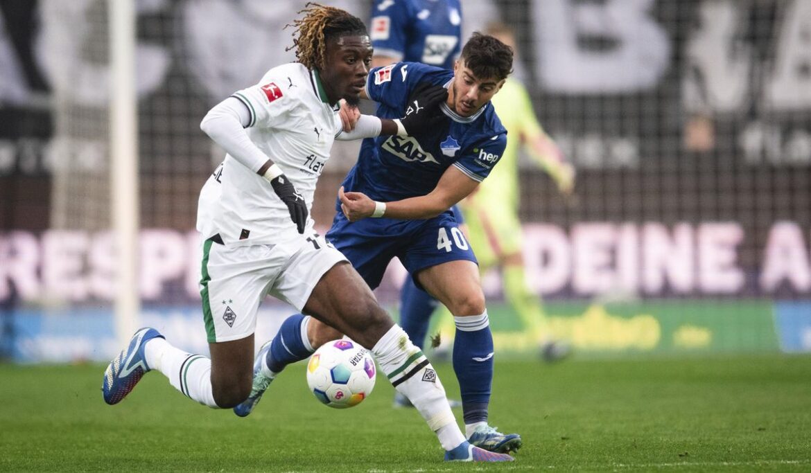 Gladbach beats Hoffenheim in Bundesliga, Bayern game called off because of snow