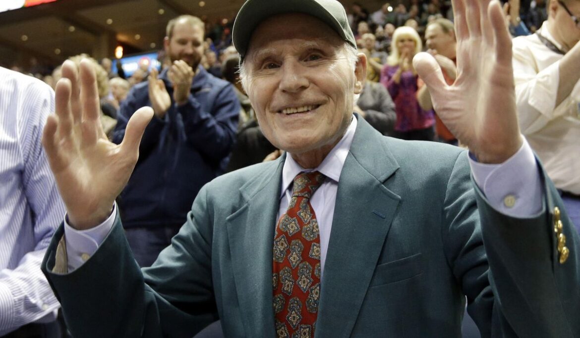 Herb Kohl, 88, former U.S. senator and owner of the NBA's Milwaukee Bucks, has died