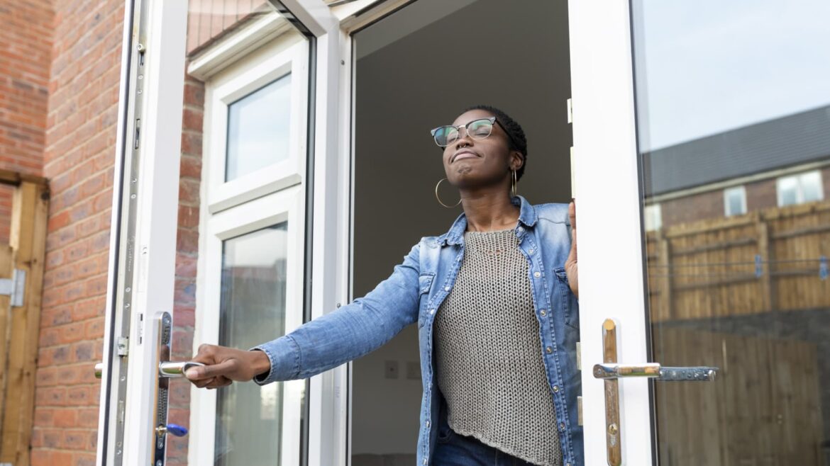 How to use ETFs to invest in stocks, bonds and alternatives in 2024