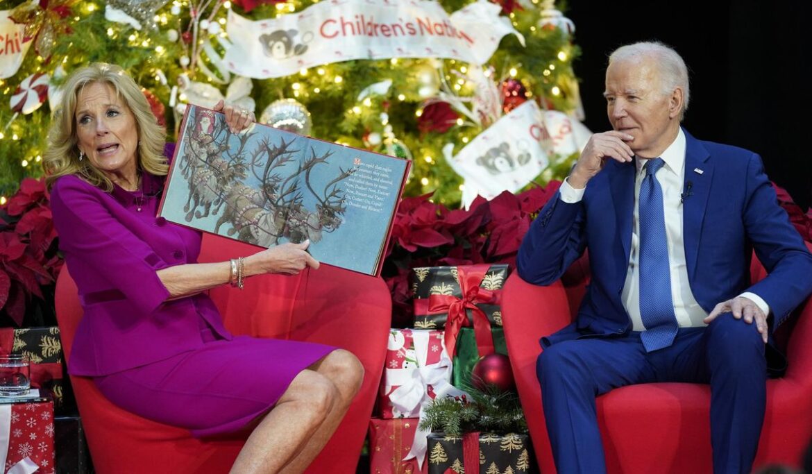 Joe, Jill Biden make traditional pre-Christmas visit to children's hospital
