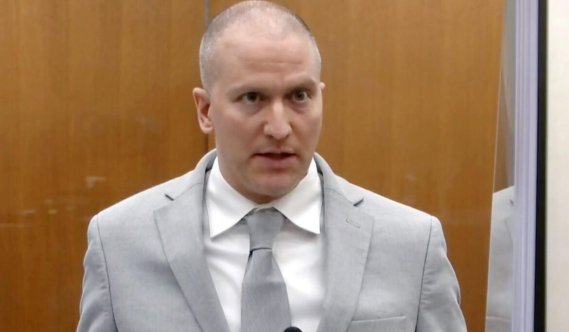 John Turscak stabbed Derek Chauvin 22 times, charged with attempted murder, prosecutors say