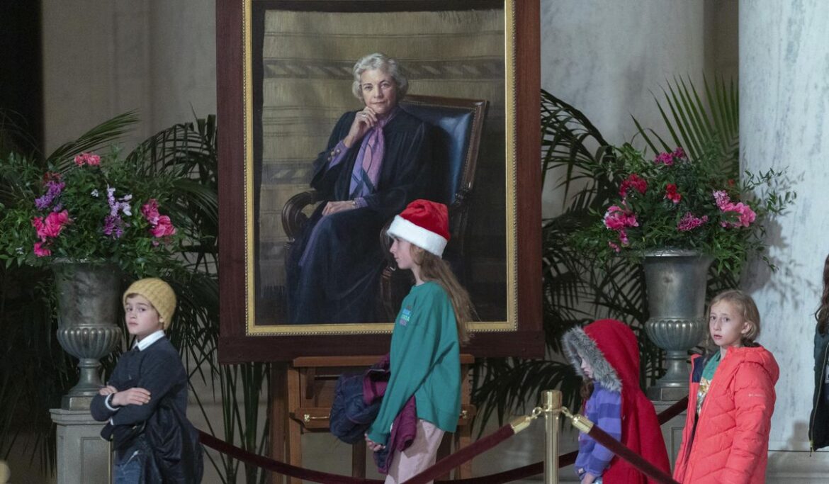 Justice Sandra Day O'Connor, first woman on the Supreme Court, to be laid to rest at funeral Tuesday