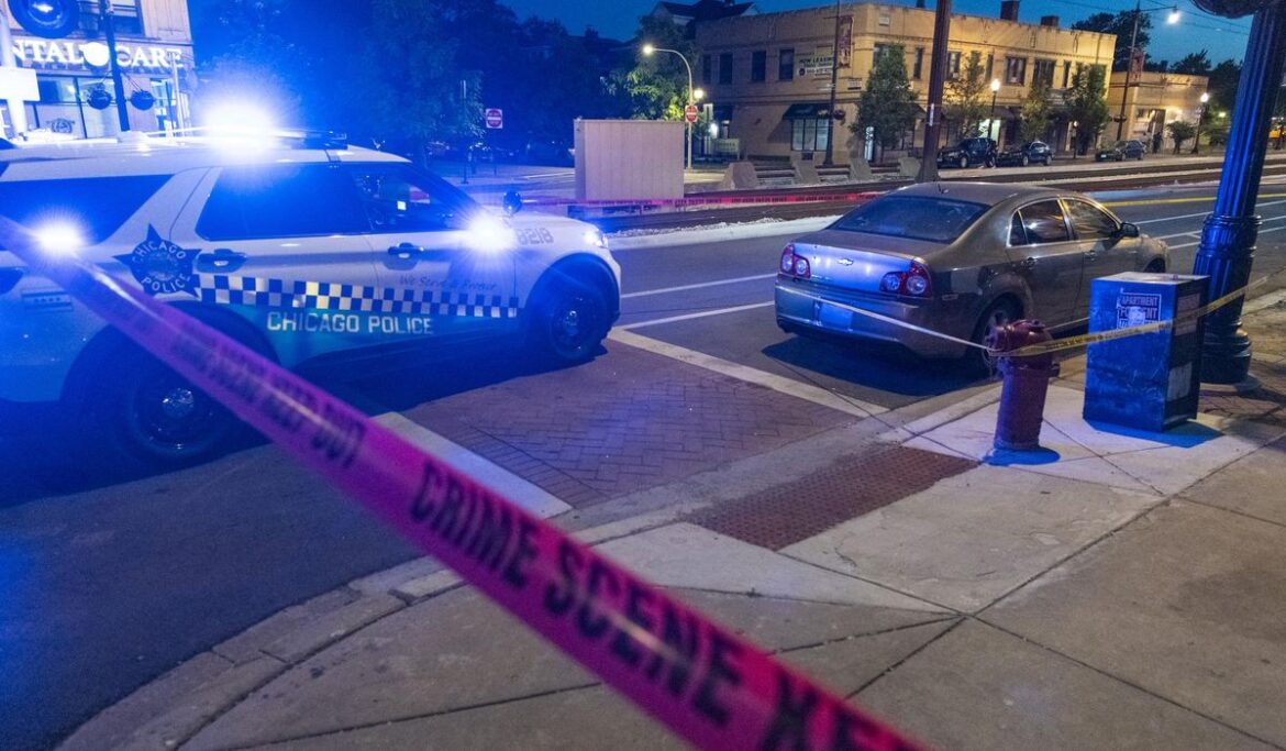 Kenneth Mosby charged with shooting his infant daughter outside Chicago McDonald's