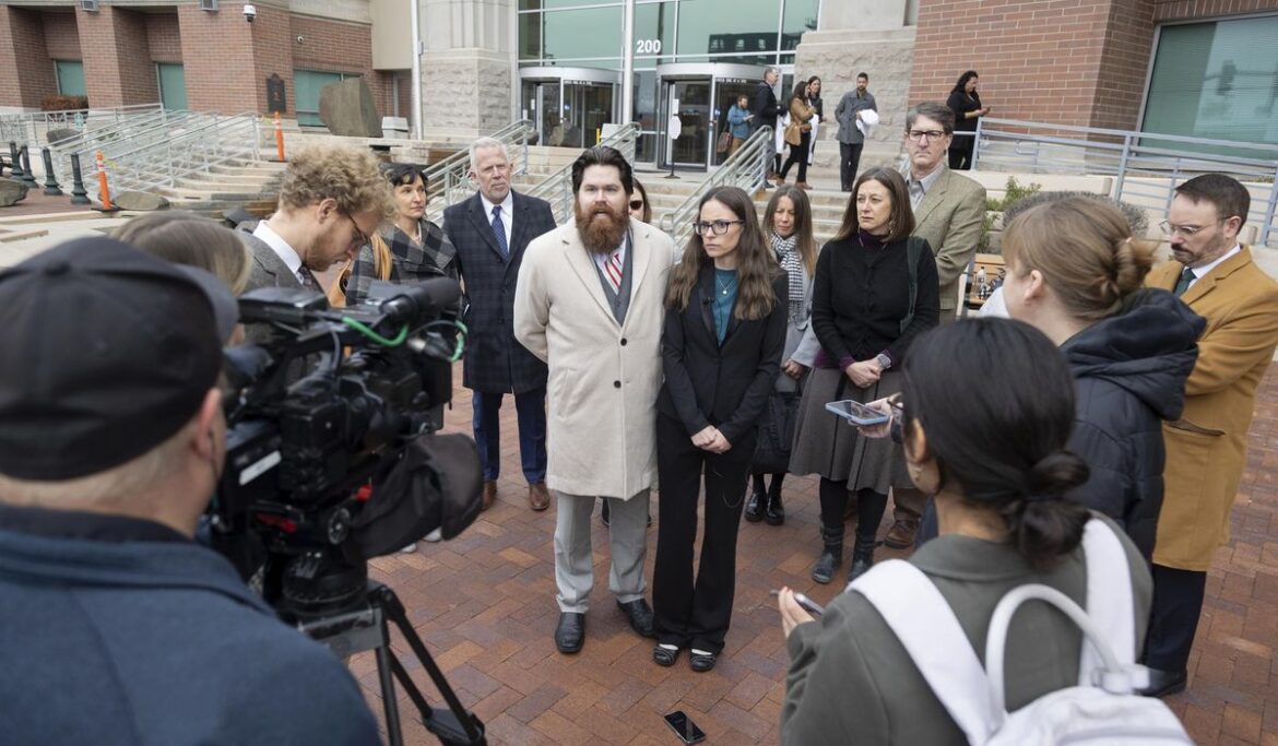 Lawsuit that challenges Idaho's broad abortion ban can move forward, judge rules