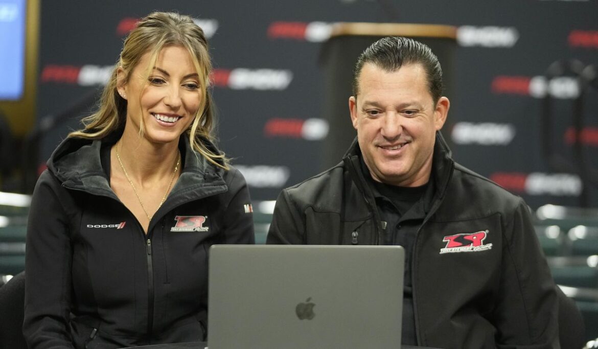 Leah Pruett to start family with Tony Stewart, who will drive her NHRA Top Fuel dragster in 2024