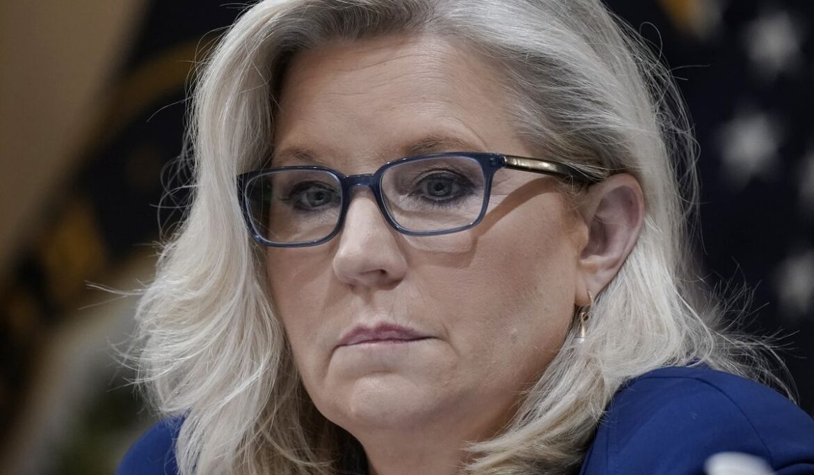 Liz Cheney: U.S. 'sleepwalking into dictatorship' with Donald Trump