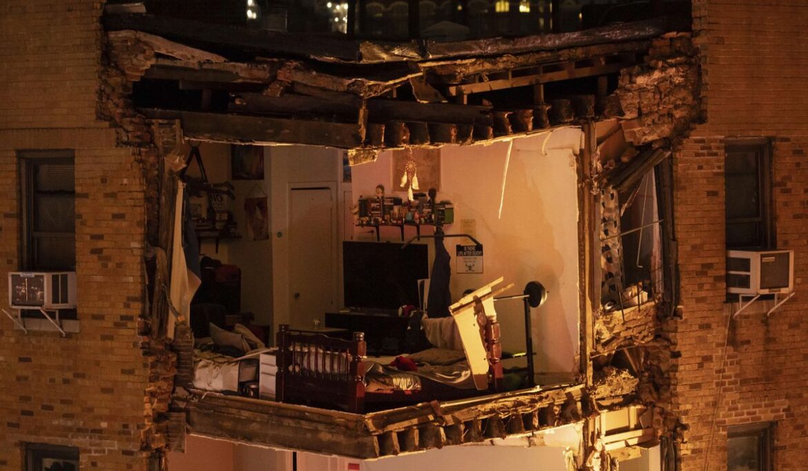 No victims found in huge debris pile after corner of Bronx apartment building collapses
