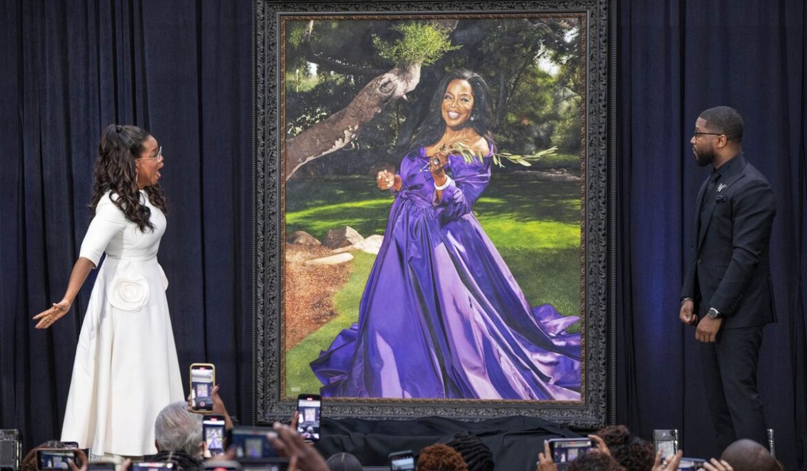 Oprah Winfrey portrait unveiled at the Smithsonian National Portrait Gallery