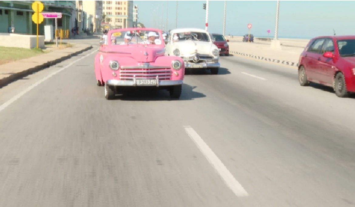 Remnants of pre-revolution Cuba, American classic cars take over Havana in annual rally