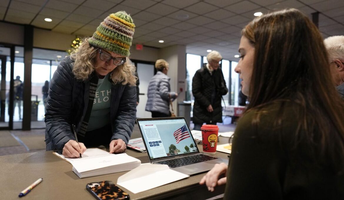 Republican candidates share stories of family and faith in Iowa, while sharp edges reemerge onstage