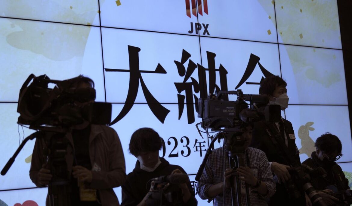 Stock market today: U.S. futures little changed as Wall Street wraps up surprisingly good year