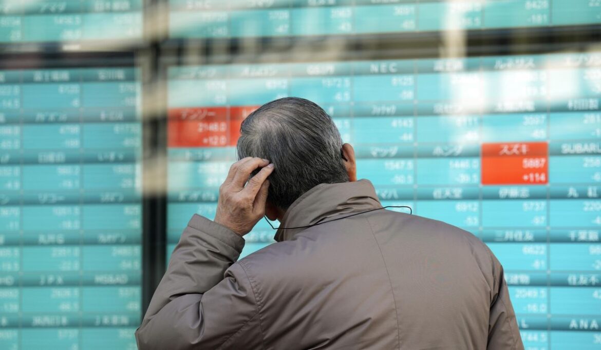 Stocks edge higher in muted holiday trading on Wall Street