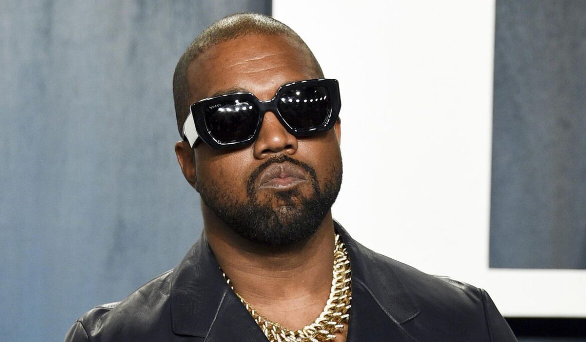The rapper Ye, who has a history of making antisemitic comments, issues an apology in Hebrew