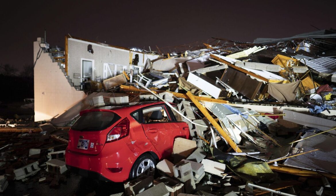 Tornado tears through the middle of Tennessee, 3 dead, nearly 2 dozen injured