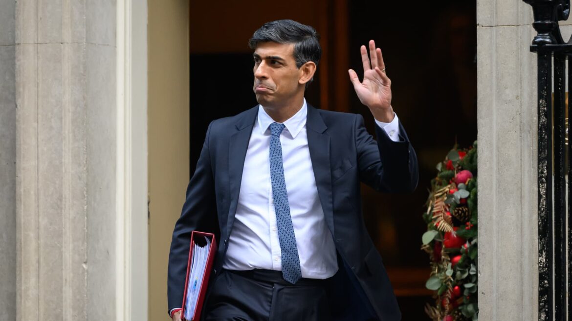 UK PM Rishi Sunak seeks to prevent party revolt with new Rwanda migrant bill