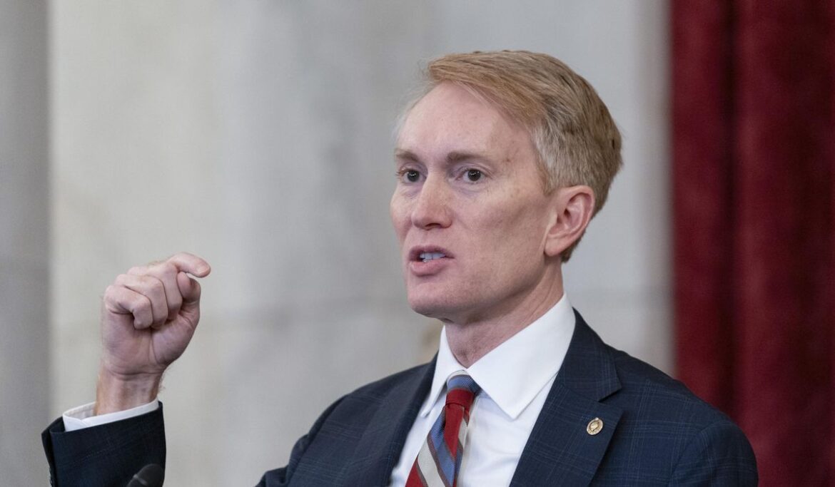 U.S. aid for Ukraine by year-end seems increasingly of out reach as GOP ties it to border security