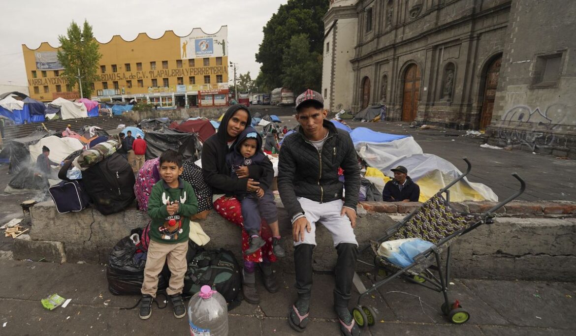 U.S. delegation will meet with Mexican government for talks on the surge of migrants at border