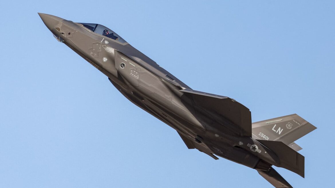 War is a good time for investors to load up War is a good time for investors to load up on defense stock