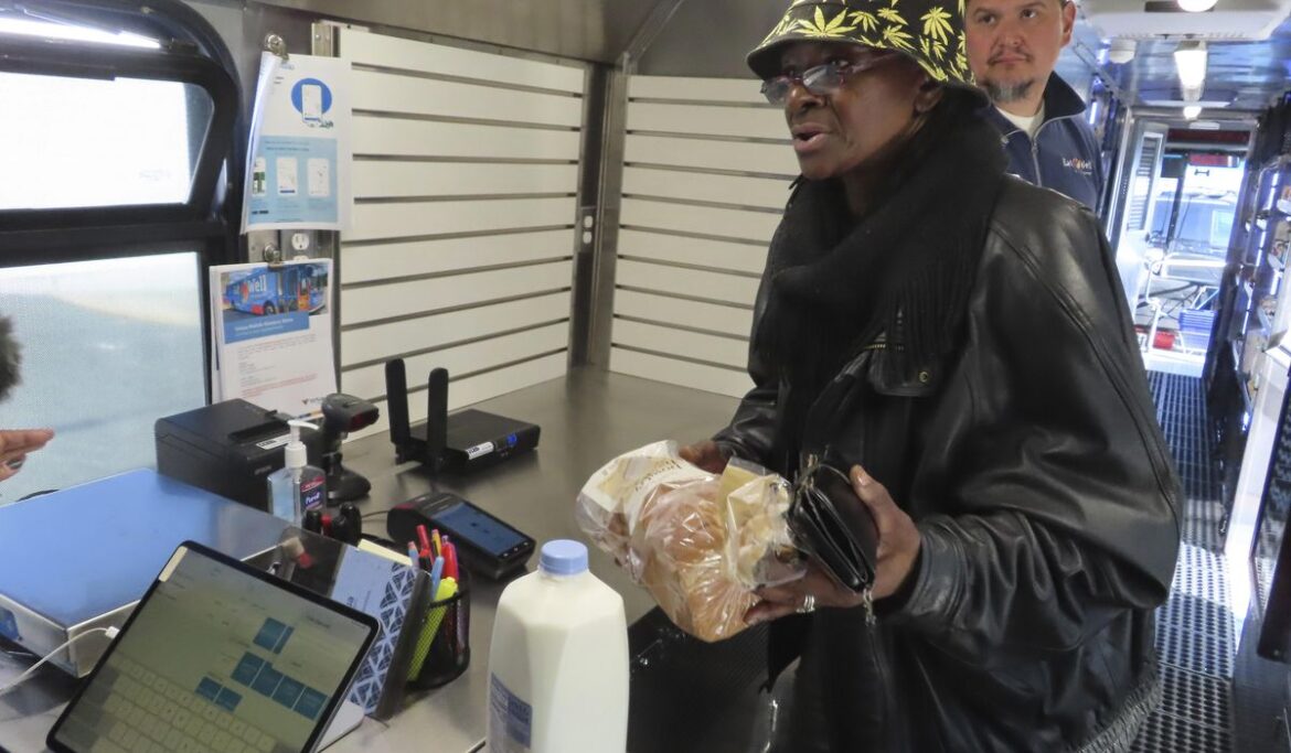 With no supermarket for residents of Atlantic City, New Jersey and hospitals create mobile groceries