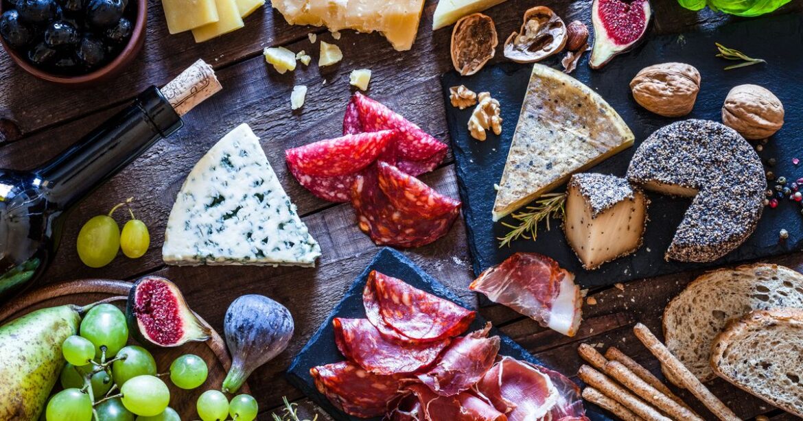 5 Common Foods And Drinks That Trigger Migraines