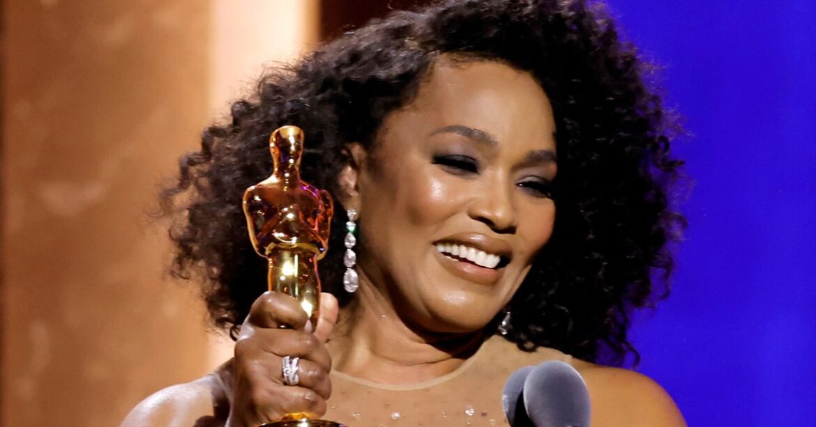 Angela Bassett Accepts Honorary Oscar With Family At Her Side