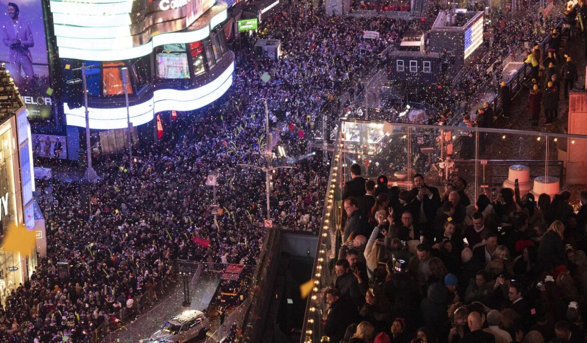 Driver runs over 9 people during New Year rampage in Manhattan: Police