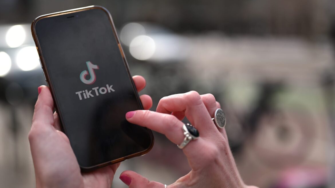 Gen Z gets money advice from TikTok. What to know about finfluencers