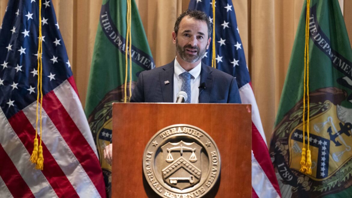 Here's how a government shutdown could affect the IRS this tax season