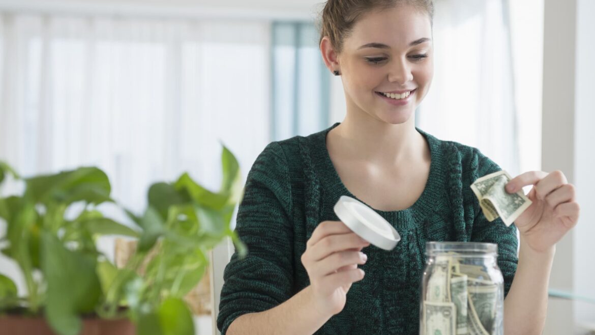 No emergency fund? Tips to build savings, find cash in your budget