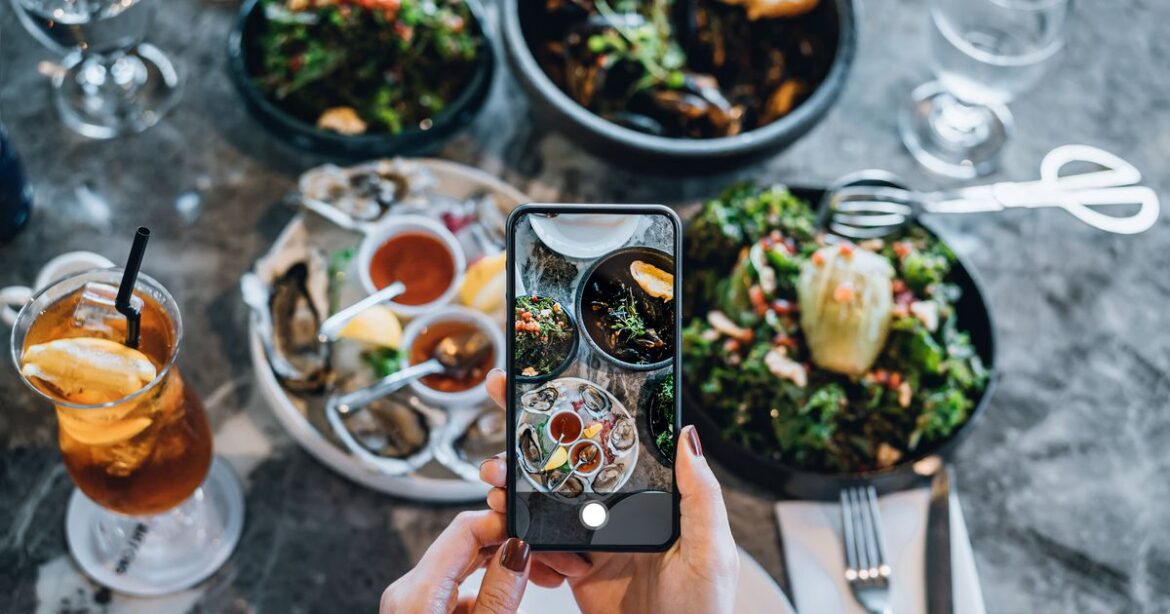 Restaurant Etiquette: 5 Ways To Be A Better Customer