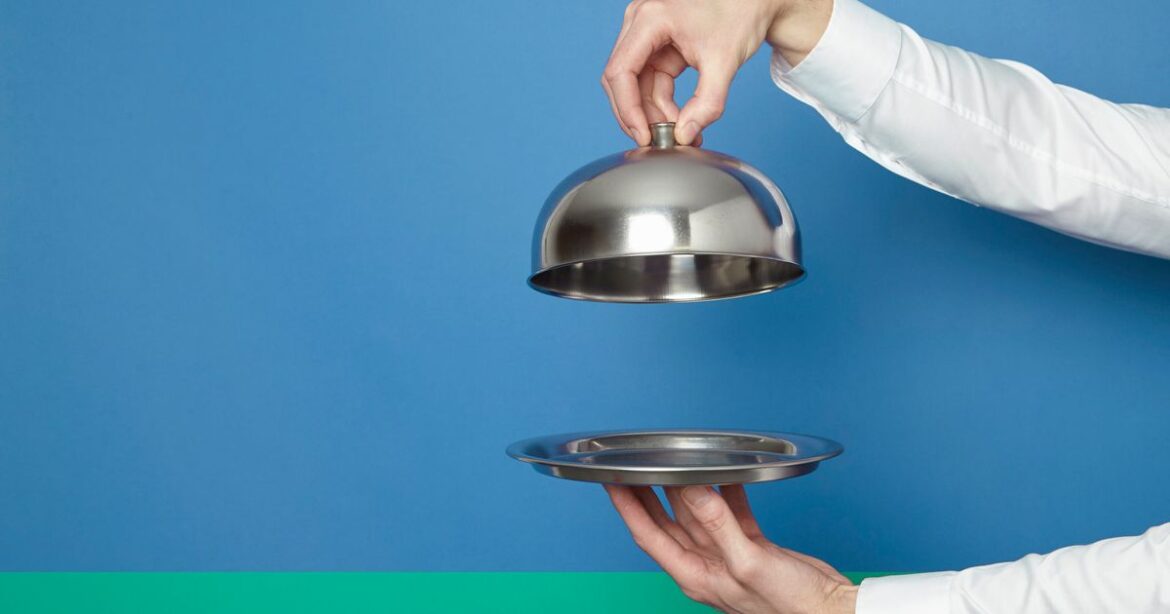 What Your Dining Behavior Says To Restaurant Servers