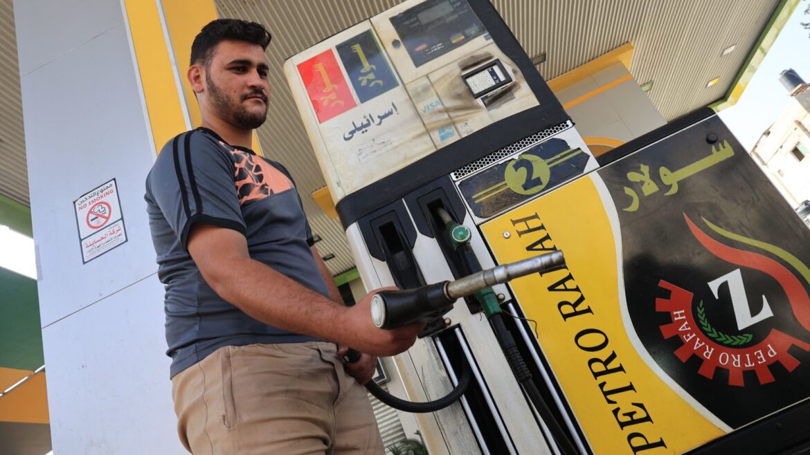 Traders monitor Gaza talks, Iran tensions