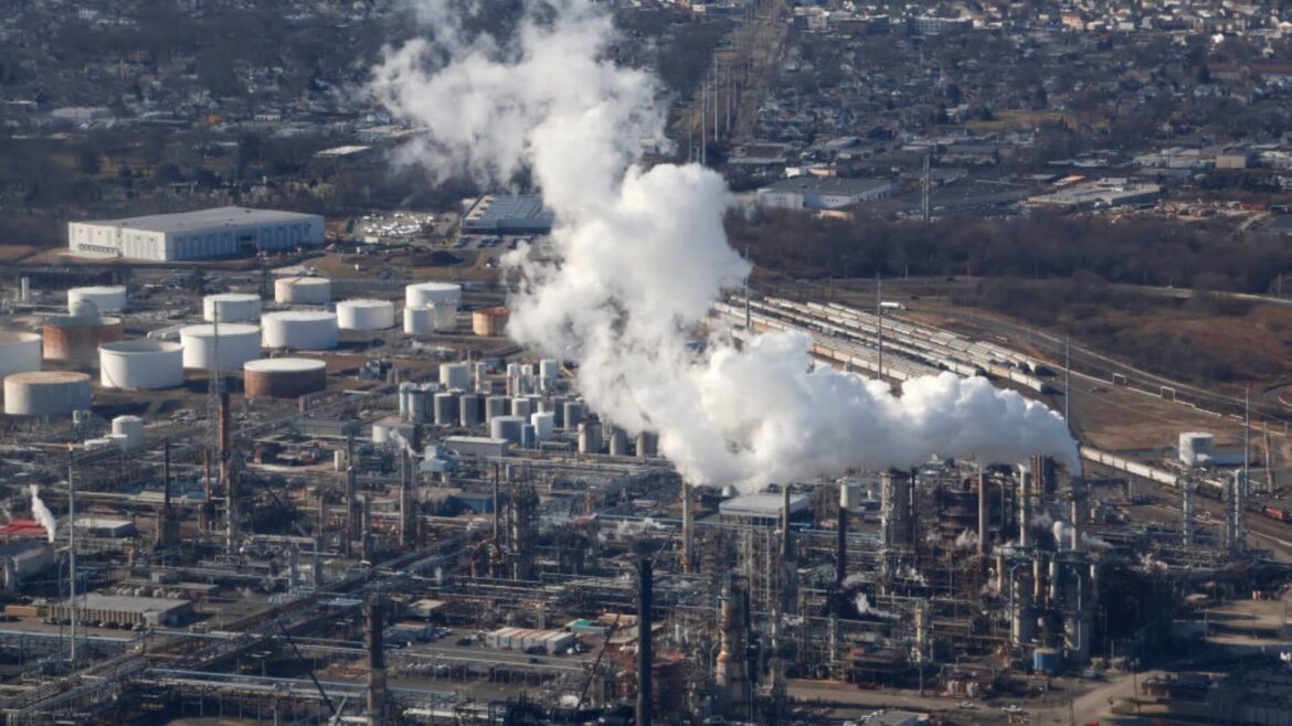 WTI, Brent fall after rallying on Mideast conflict