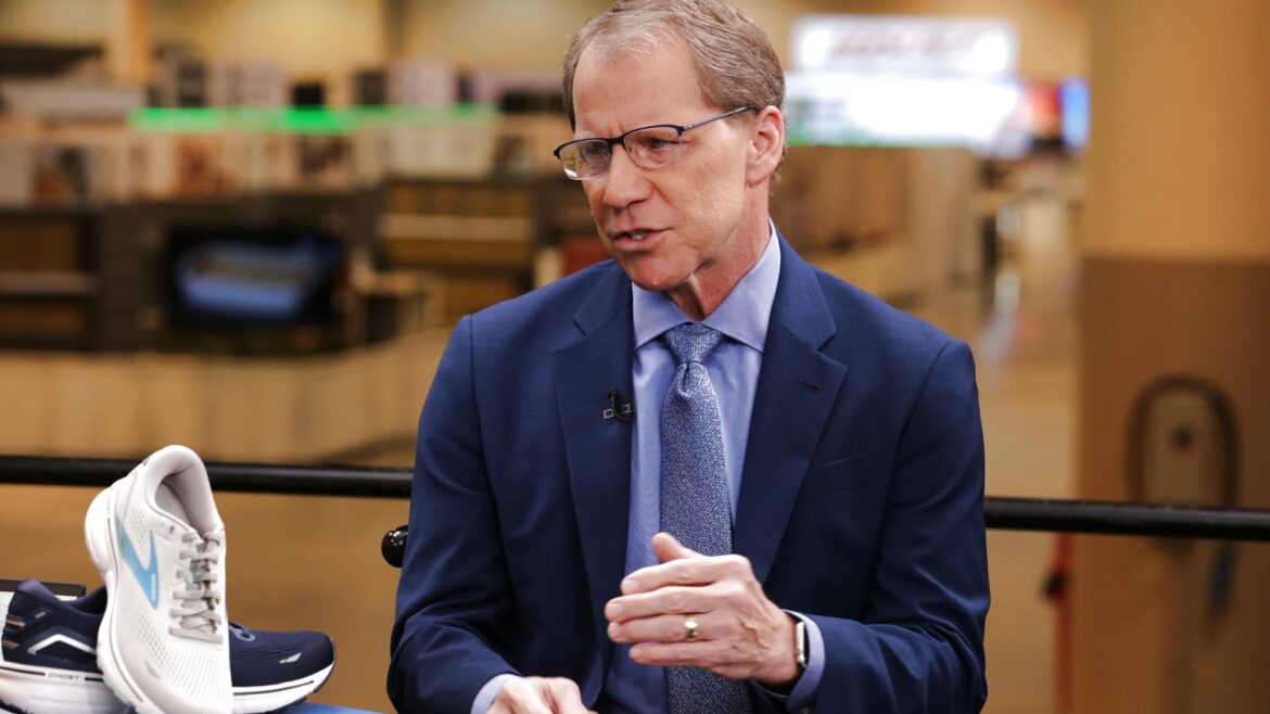 Brooks Running CEO Jim Weber to step down