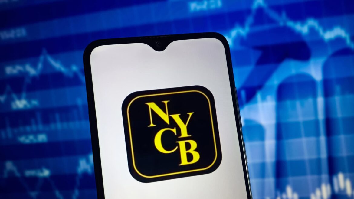 'Consumers should not worry' amid NYCB woes, former FDIC chair says