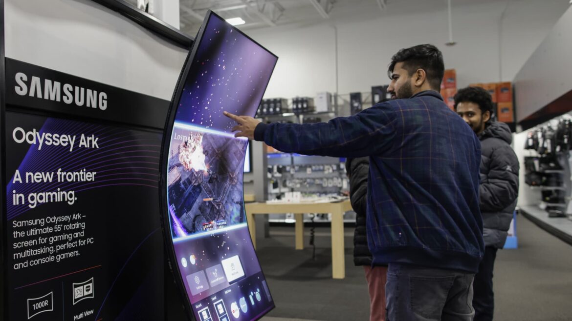 Jim Cramer shares his thoughts on CMG, BBY, INTC, GIS and SIG