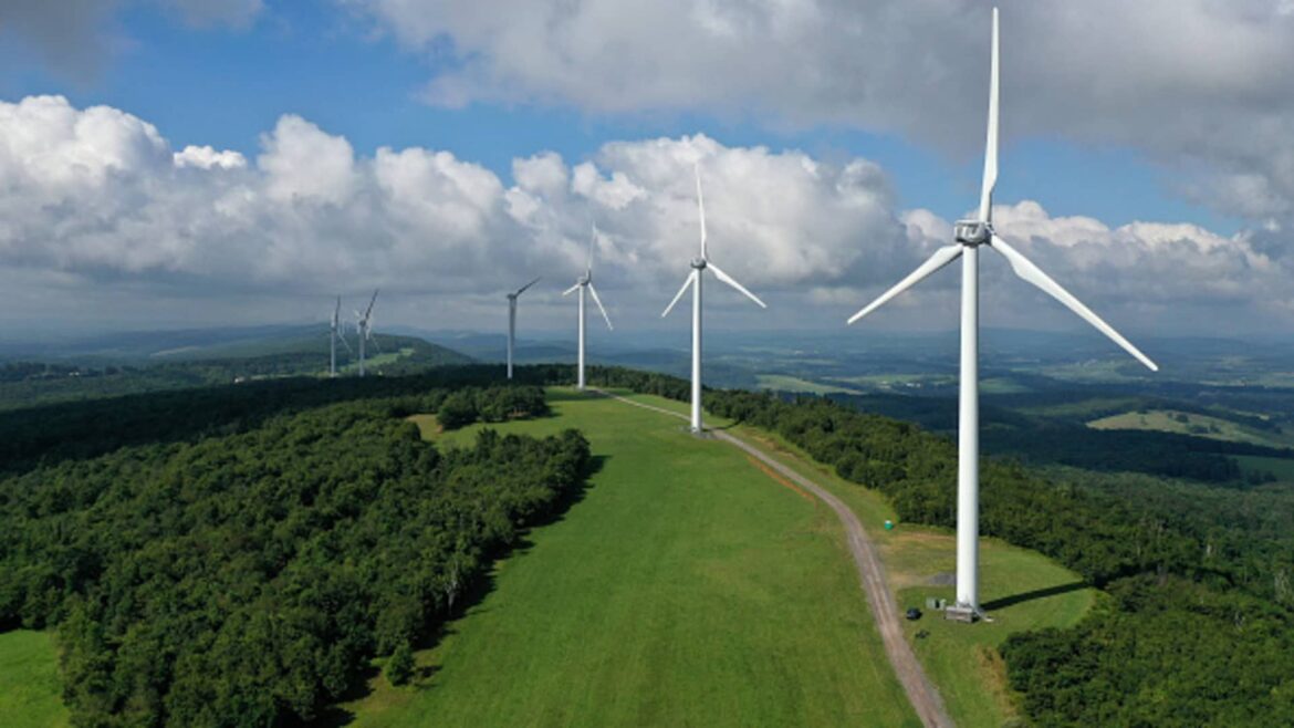 This utility stock is the standout of its sector and it's raising its dividend