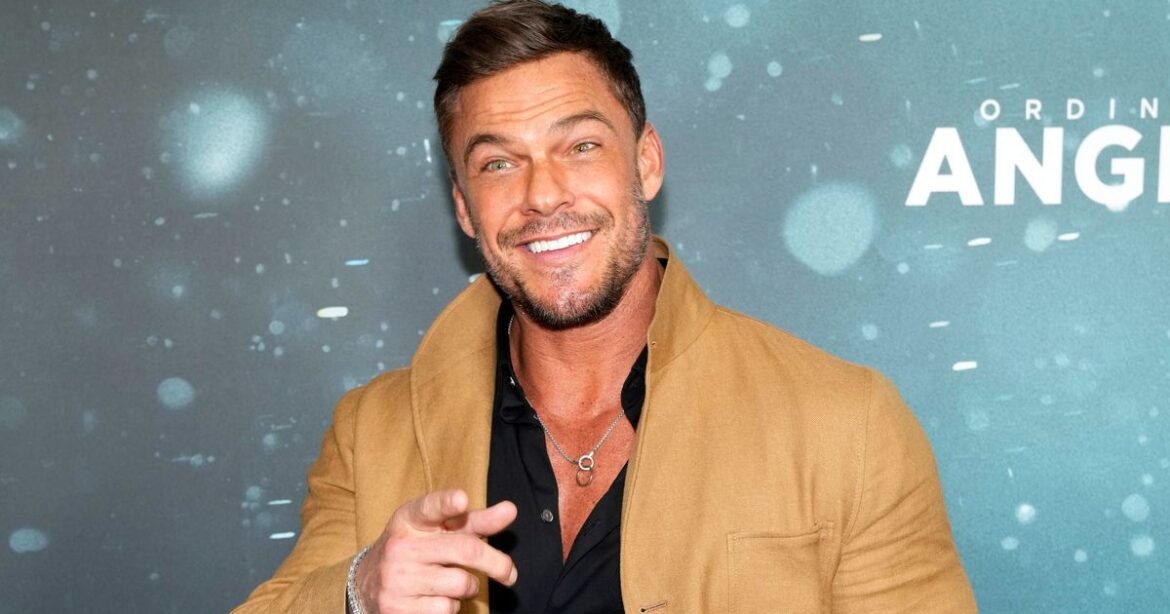 Watch Alan Ritchson Flirt With Paula Abdul On 'American Idol,' Years Before 'Reacher' Fame