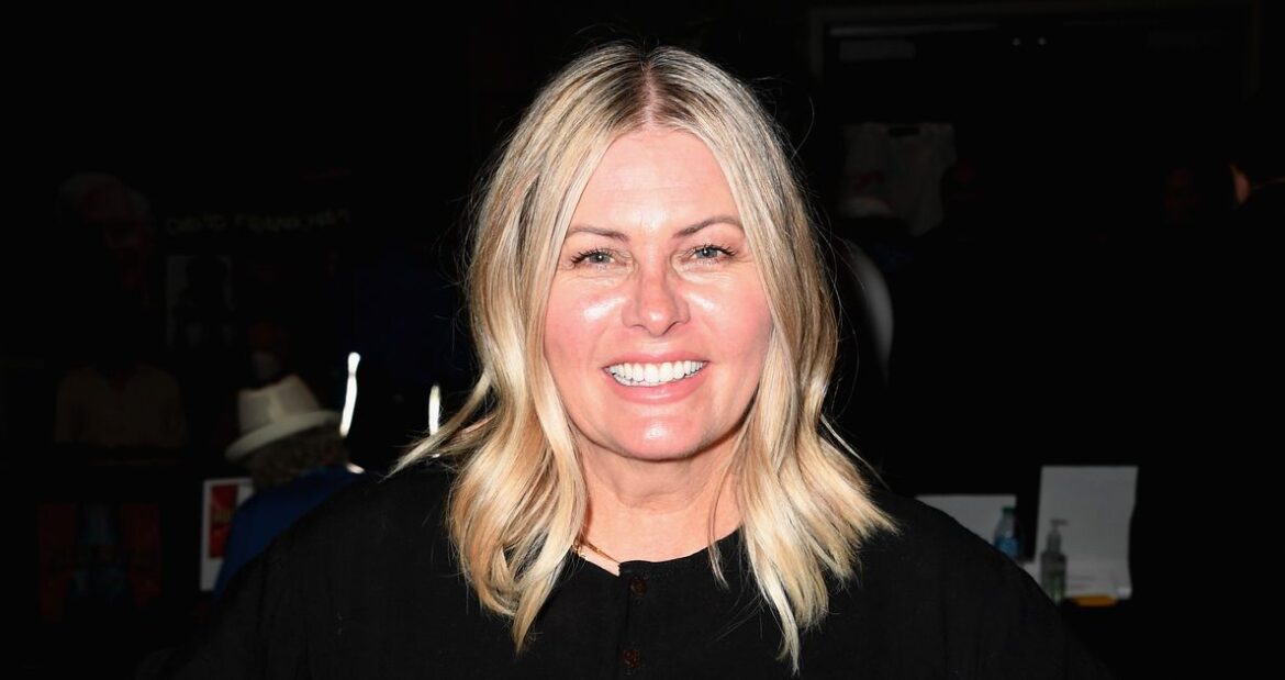 ‘Baywatch’ Star Nicole Eggert Completely Shaves Head In Video Amid Cancer Fight