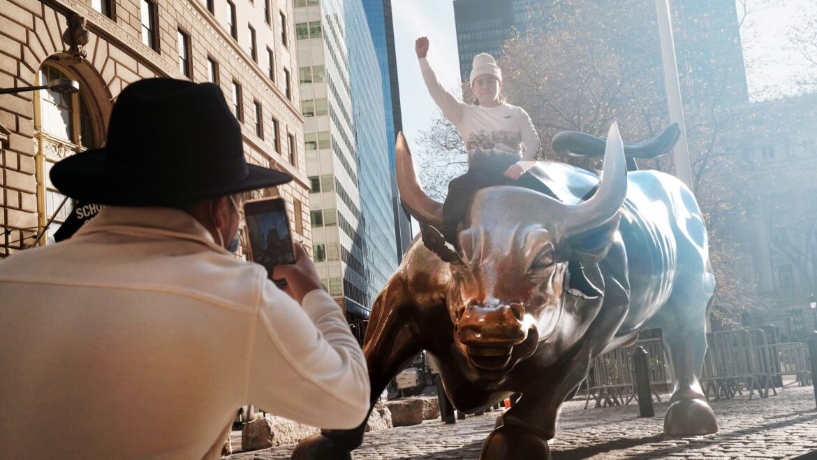 As Dow nears 40,000, here's what experts say to do in case of a pullback