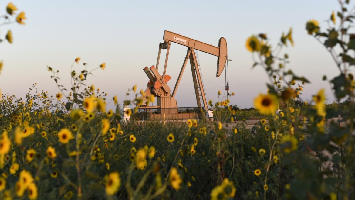 Brent, WTI lower after strong first quarter