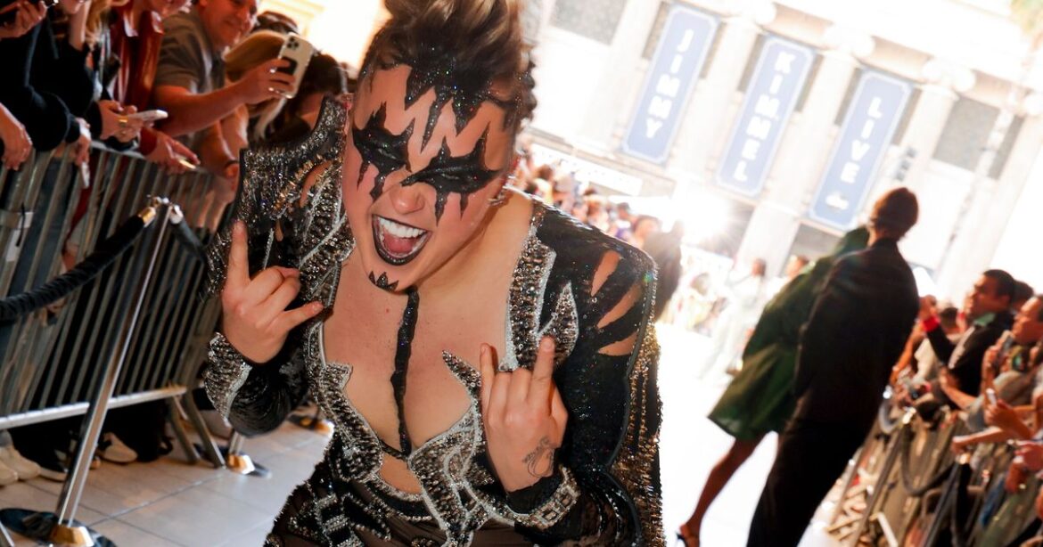 JoJo Siwa Needs To Get A Grip